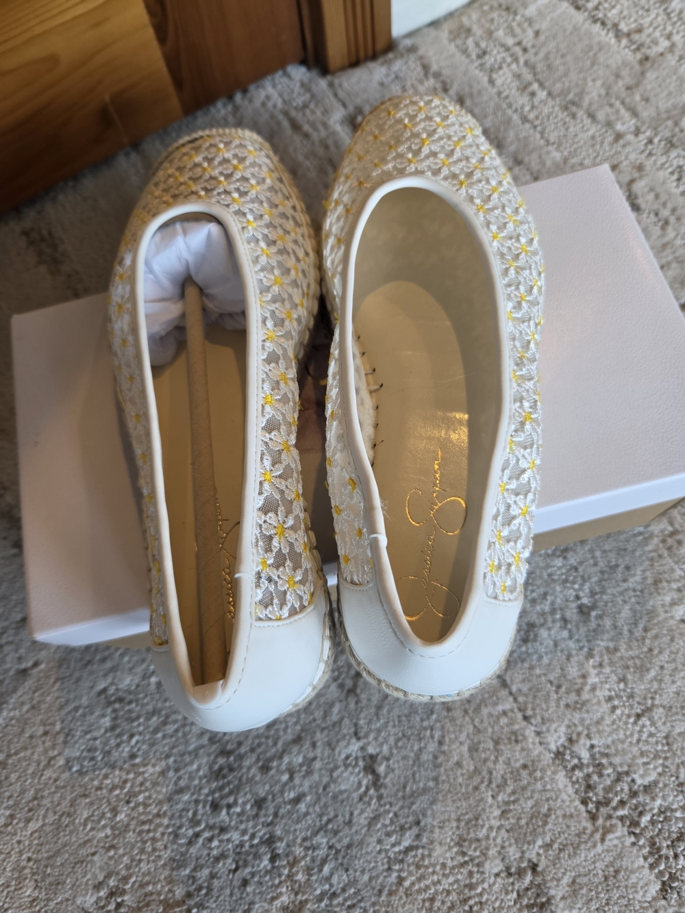 Jessica Simpson White Flats with Yellow Floral Embroidery - Picture 6 of 6